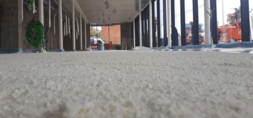 banner-sols Schuimsprayisolatie voor de vloeren van industriële gebouwen - ISEO Projection