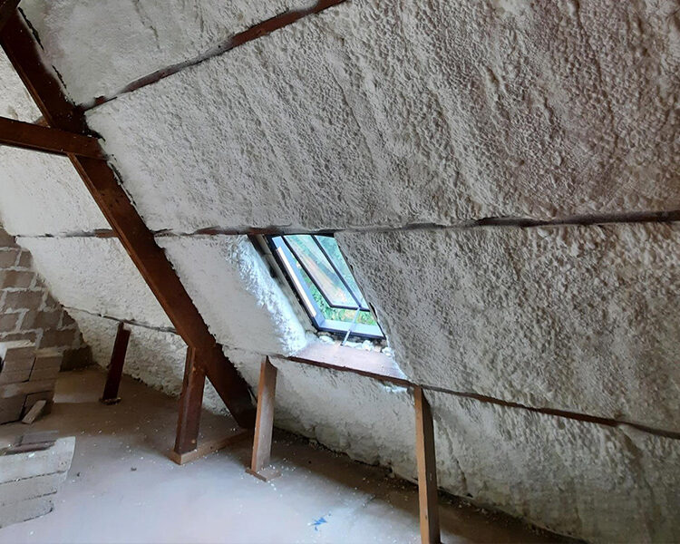 Verbeterde isolatie met spray-polyurethaanschuim