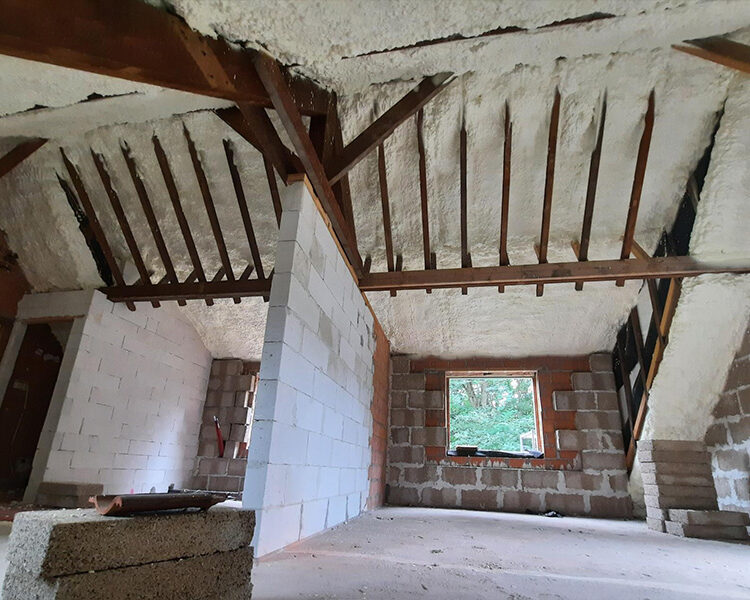renovatie gebouw geïsoleerd met de polyurethaan spray methode