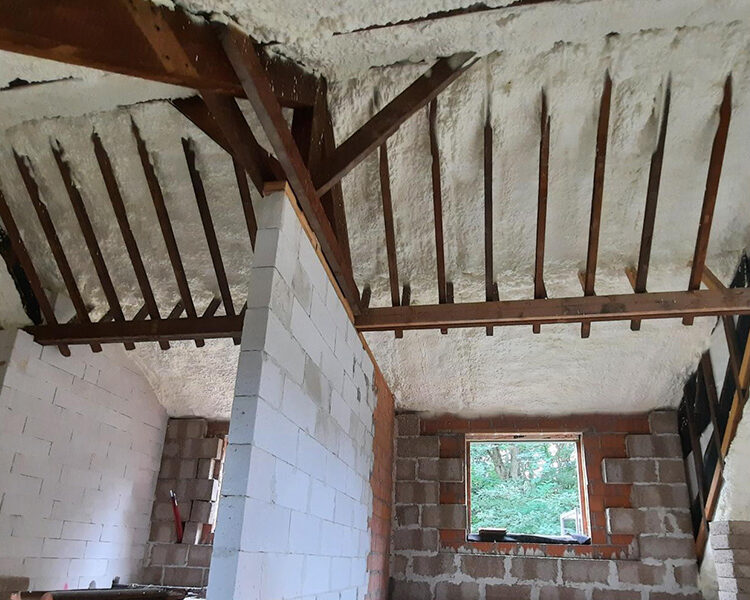 renovatiegebouw geïsoleerd met de polyurethaanspuitmethode