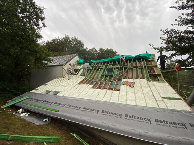 Isolation de toiture par mousse projetée à Mont-Saint-Guibert