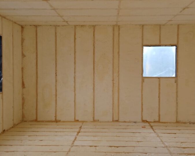 Isolation avec mousse projetée d'une maison à ossature à Hastière