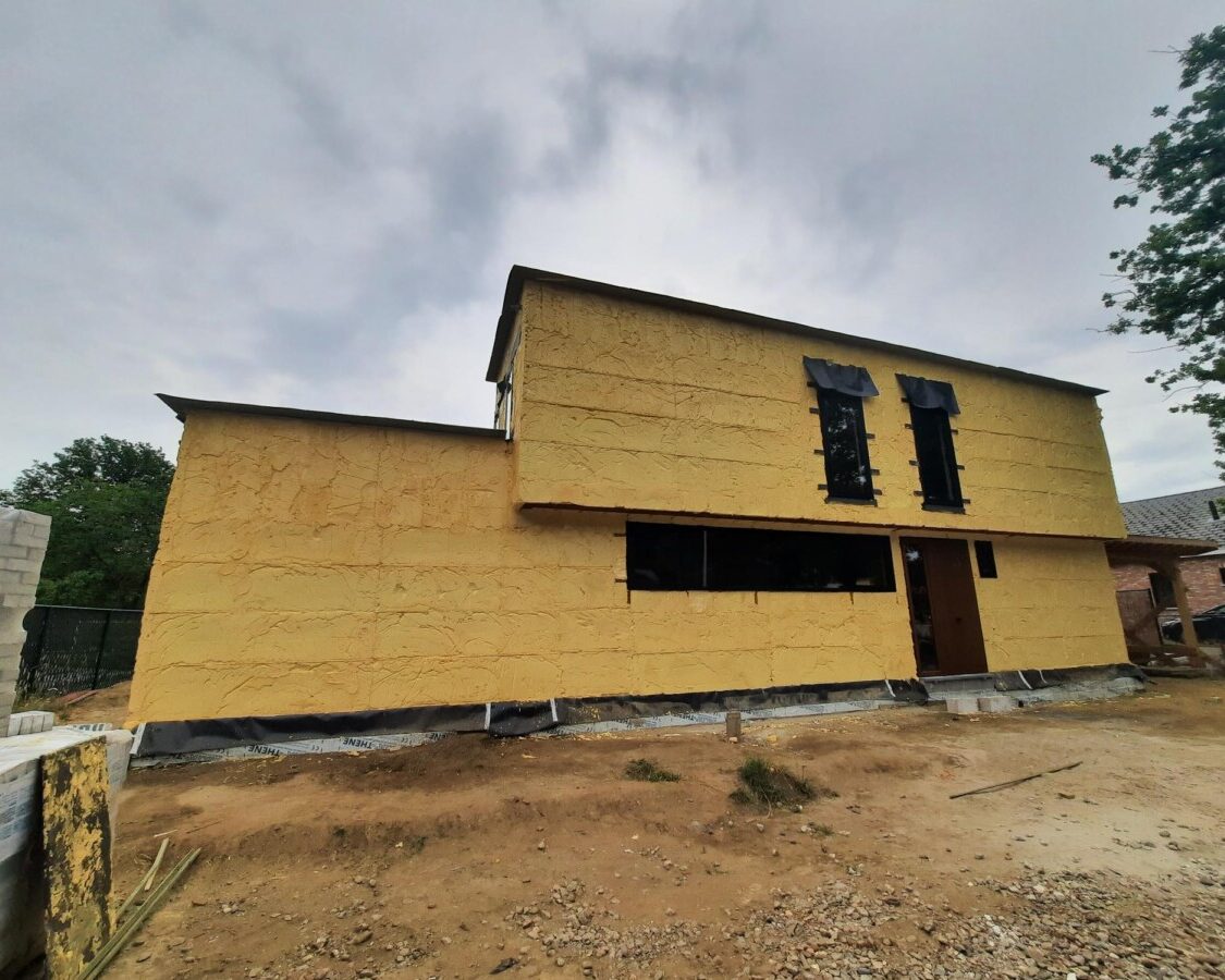 Chantier d'isolation des murs extérieur d'une nouvelle construction à Lummen