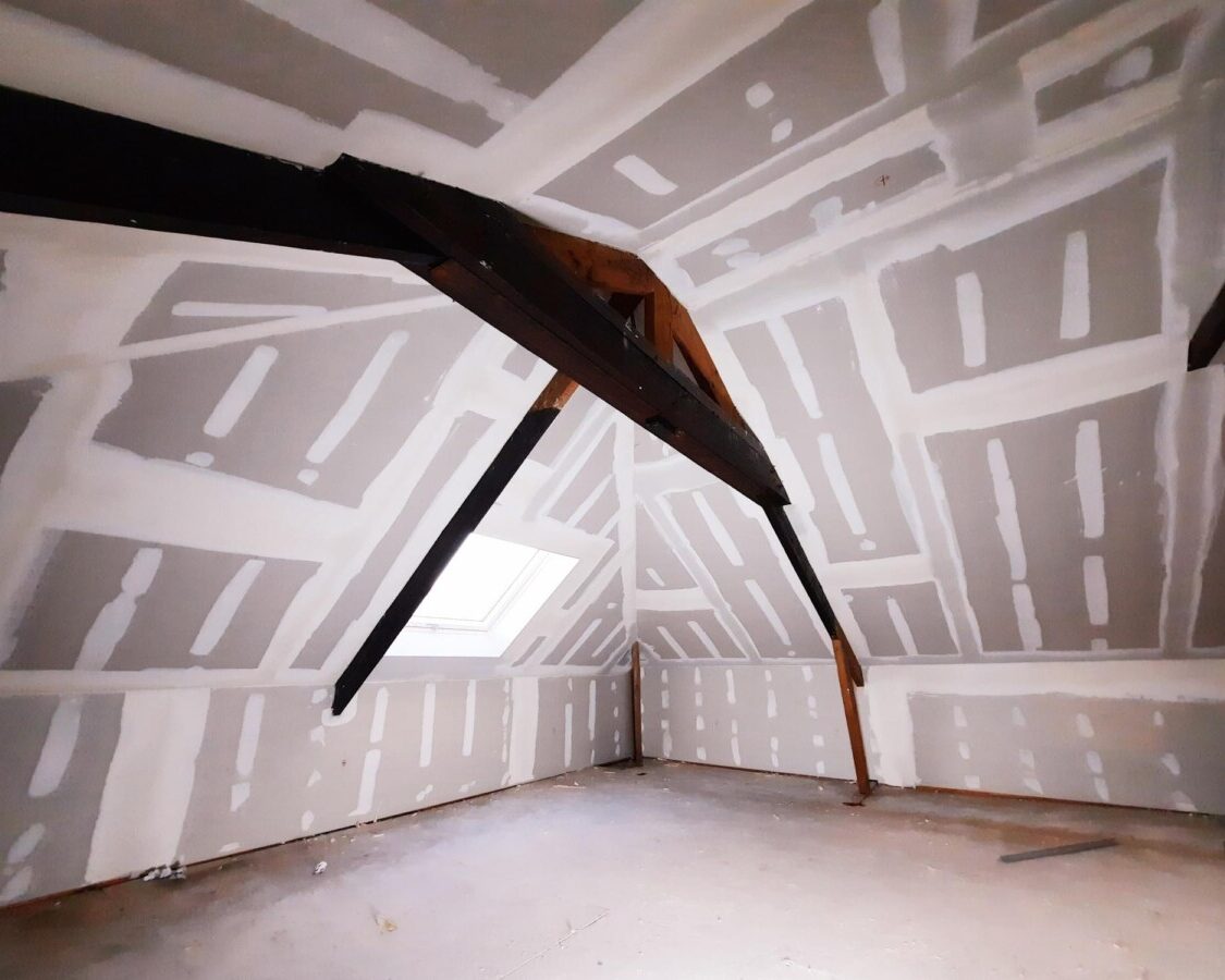 Travaux de parachèvement après isolation de grenier
