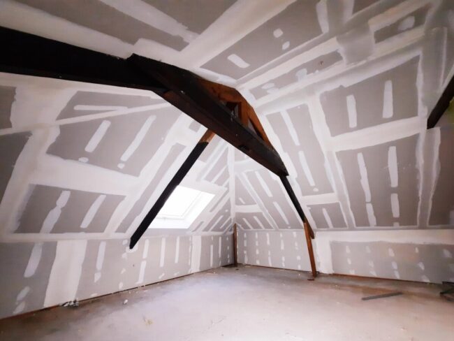 Travaux de parachèvement après isolation de grenier