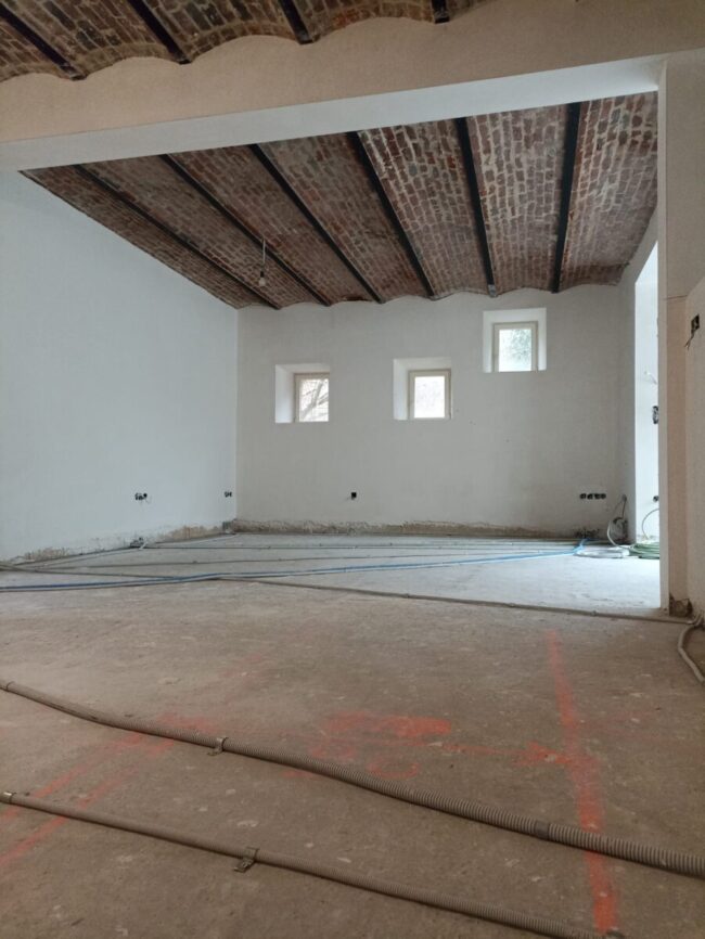 Isolation de l'intérieur d'une fermette avec la mousse à cellule fermée