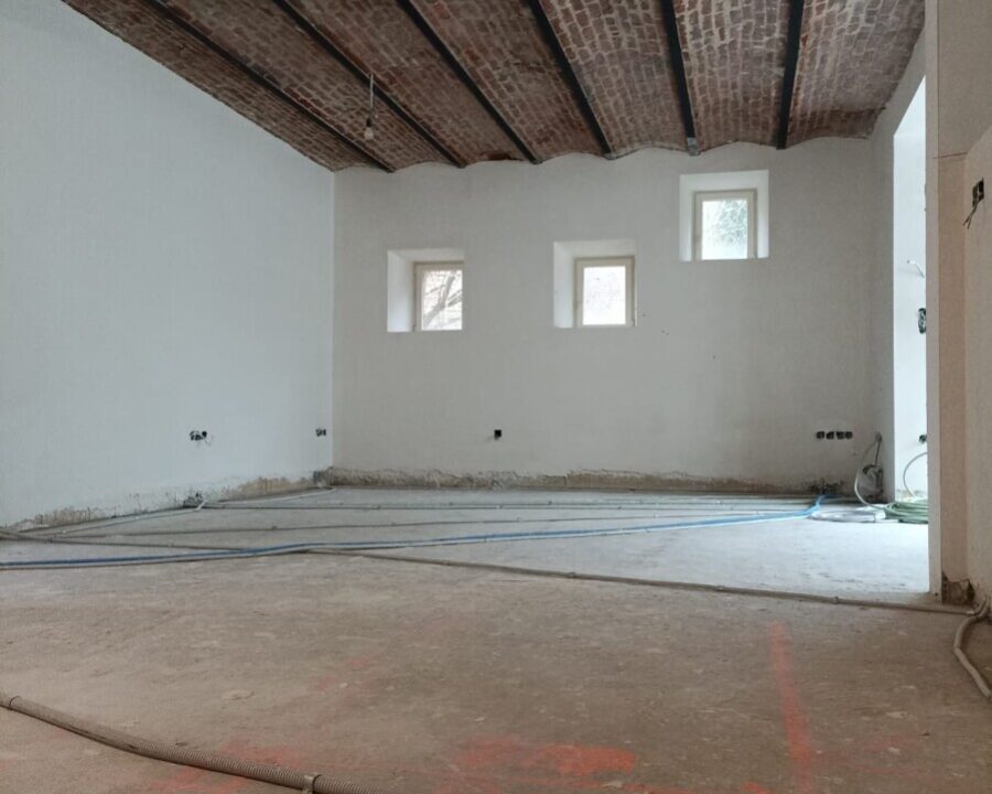 Isolation de l'intérieur d'une fermette avec la mousse à cellule fermée