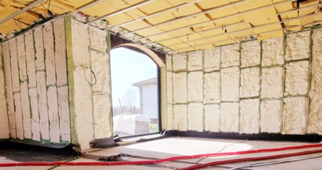 isolation de murs avec de la mousse ICYNENE LITE+ à Geetbets