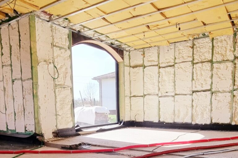 isolation de murs intérieurs avec de la mousse ICYNENE