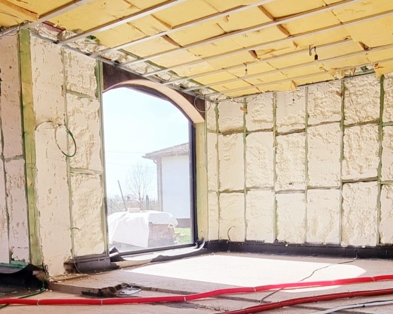 isolation de murs intérieurs avec de la mousse ICYNENE