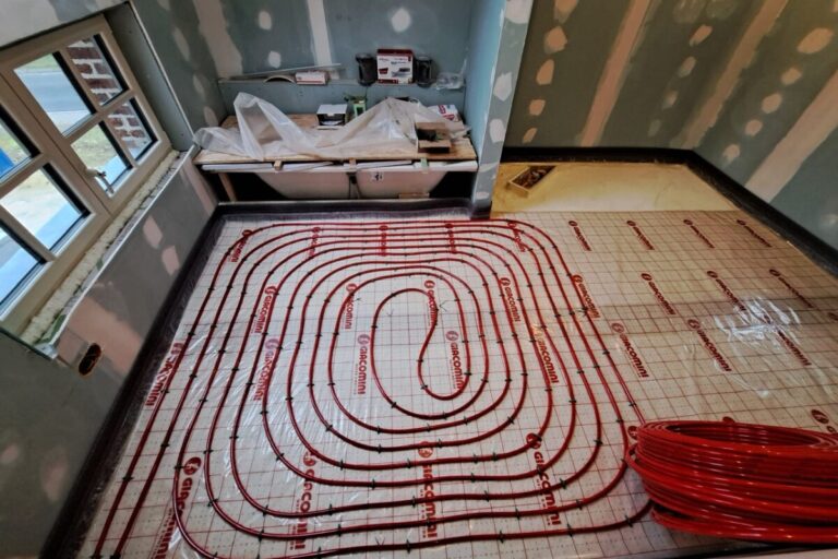 Sol en chantier d'isolation dans une fermette