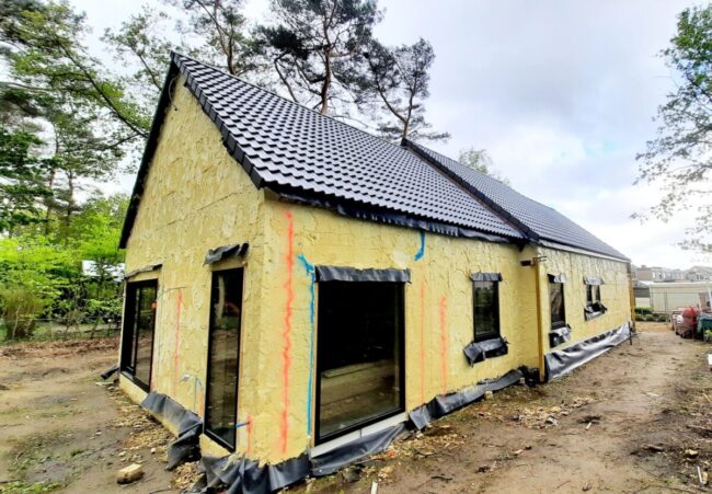 solation des murs extérieurs d’une cour à Olen