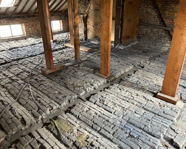 Isolation d'un grenier sur un chantier à Jumet