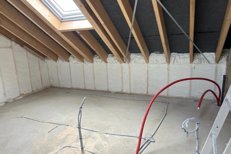 Isolation des murs avec mousse polyuréthane à Ernonheid