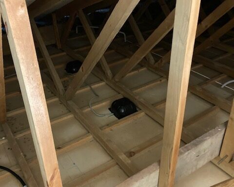 Isolation du plancher en bois d'un grenier à Nalinnes
