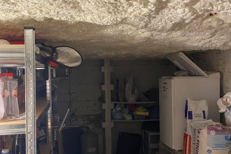 Isolation du plafond d'une cave à Gembloux