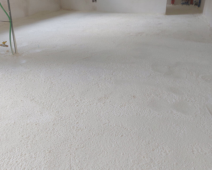 Maison en travaux avec Isolation projetée au sol