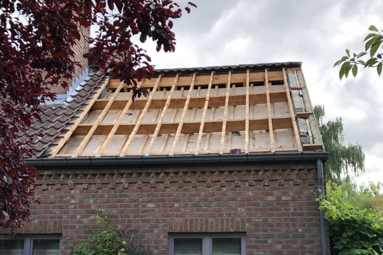 Toiture ouverte qui n'est pas encore isolée