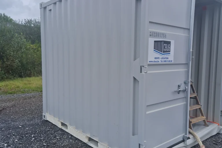 Container maritime isolé par ISEO Projection à Gembloux, destiné au stockage de produits agricoles avec une isolation thermique optimale.