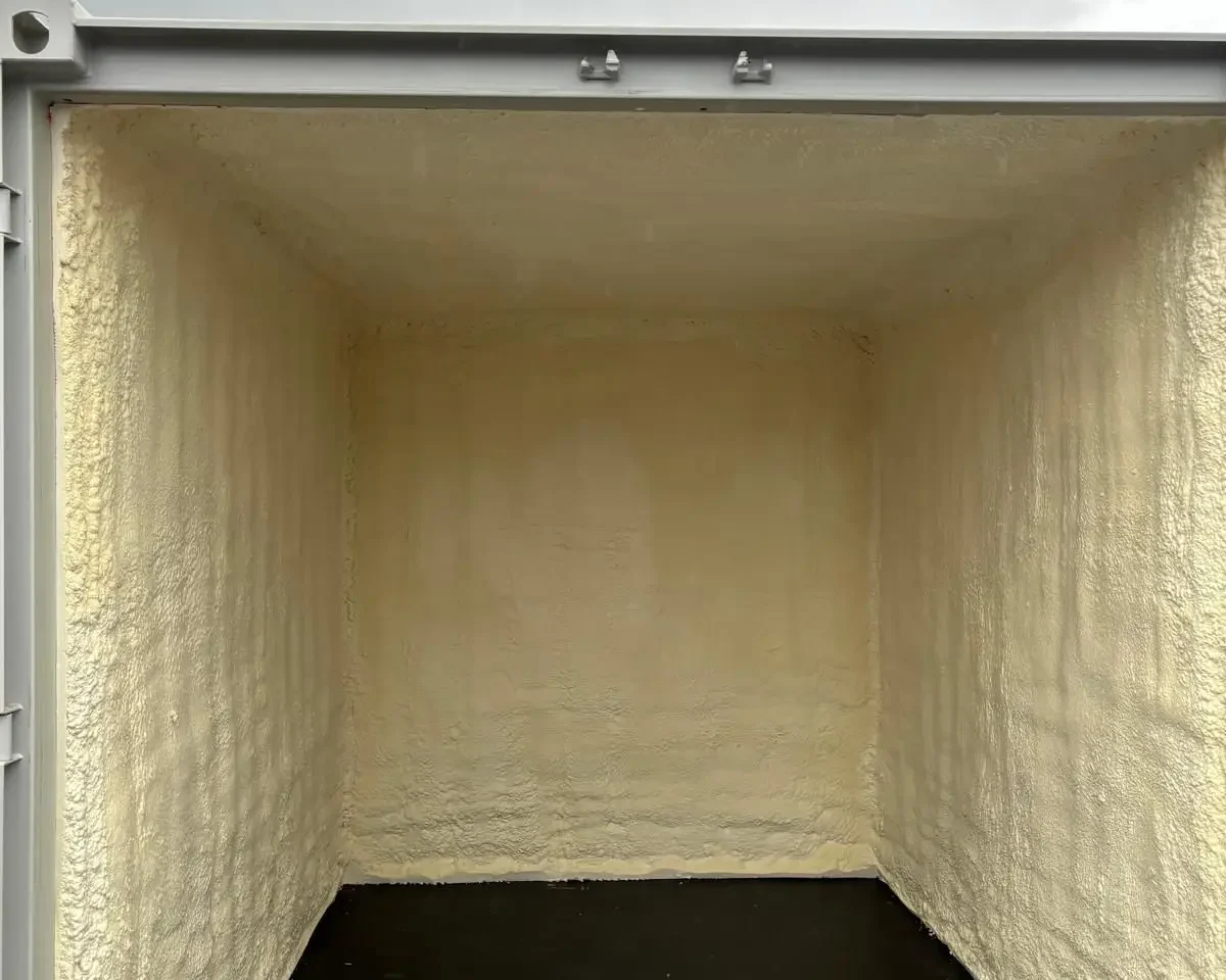 Container maritime isolé avec de la mousse à cellules fermées HFO, offrant une protection thermique optimale pour le stockage de produits agricoles à Gembloux.