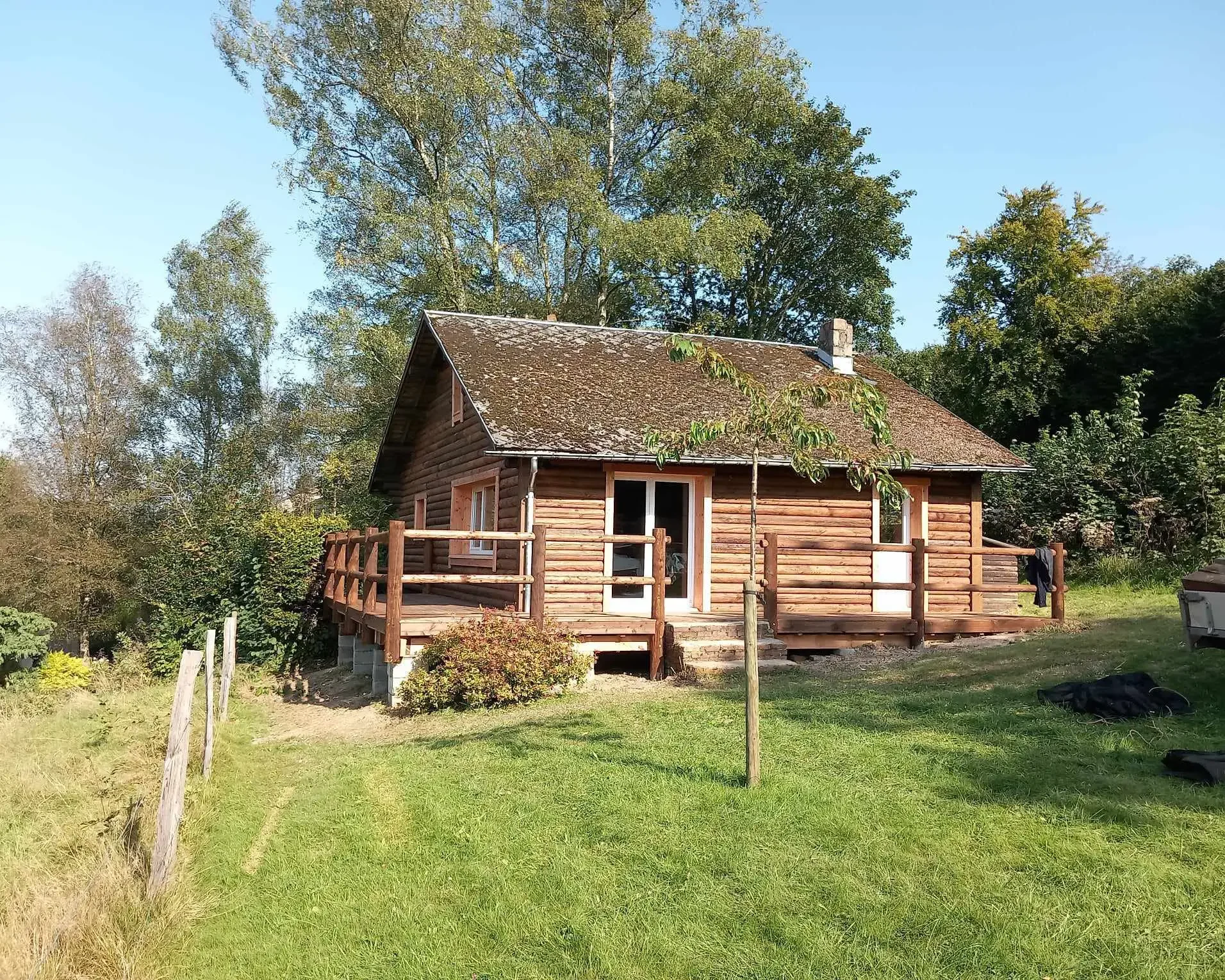 Chalet en bois à Francorchamps avant l’isolation des murs extérieurs avec mousse ICYNENE Lite+.