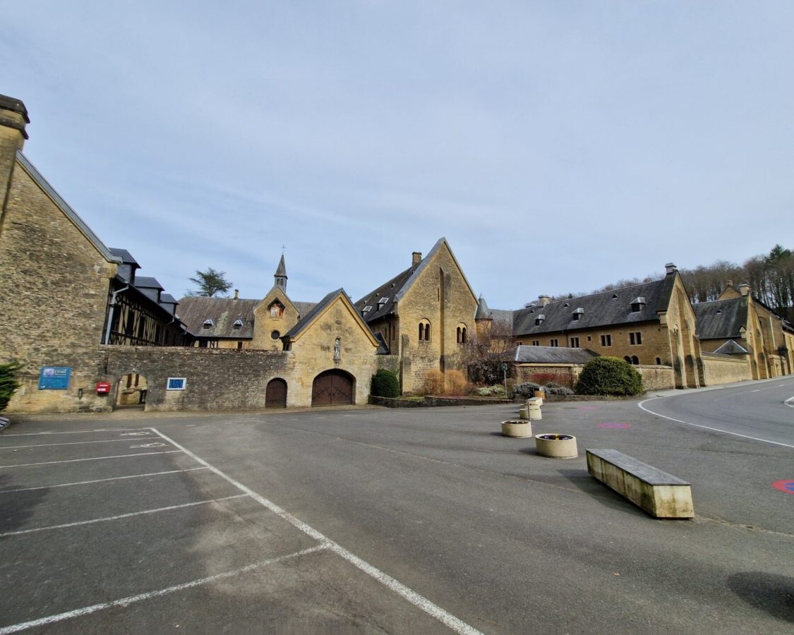 Isolation du plafond de la fromagerie de l'Abbaye d'Orval