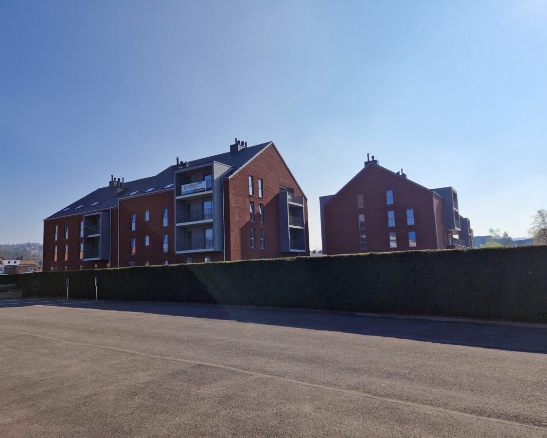 Chantier d'isolation par le sol de bâtiments à appartements à Huy