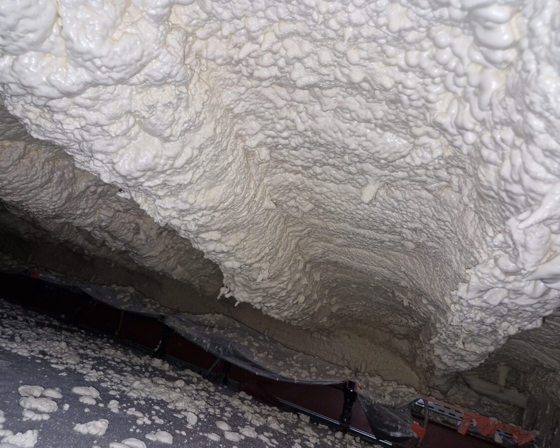 Isolation sous-haloir par mousse projetée pour la fromagerie de l'Abbaye d'Orval