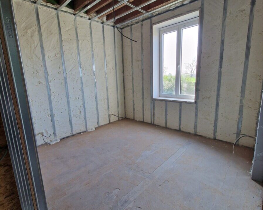 Isolation des murs d'une habitation à Momalle avec mousses performantes H20