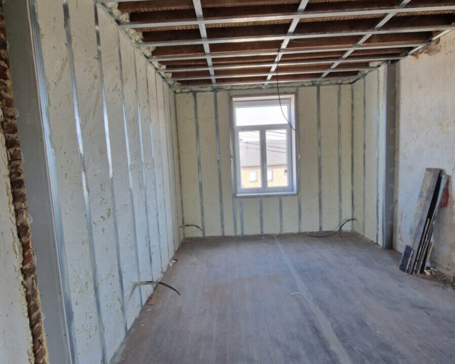 Isolation des murs d'une habitation à Momalle pour Cme Construct