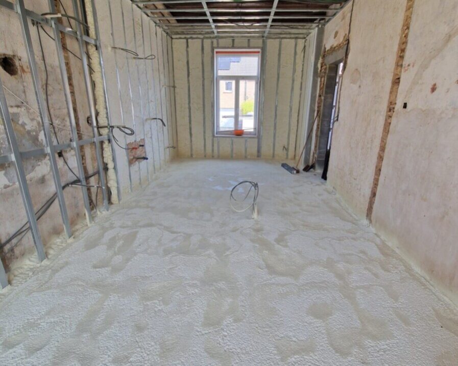 Isolation des sols et murs d’un bâtiment à Momalle avec HFO et H20