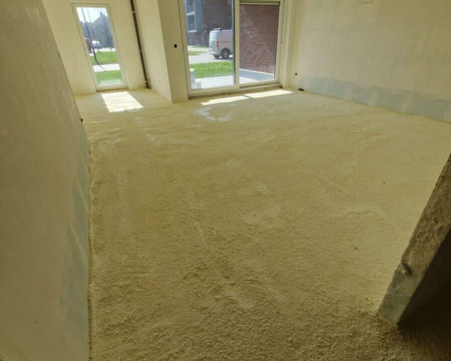 Isolation par le sol de 6 blocs d'habitations à Huy avec de la mousse acoustique Tremblex et mousse thermique HFO