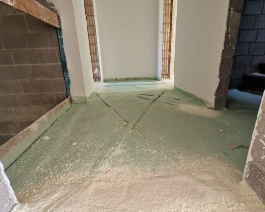 Isolation des sols de bâtiments à appartements à Huy