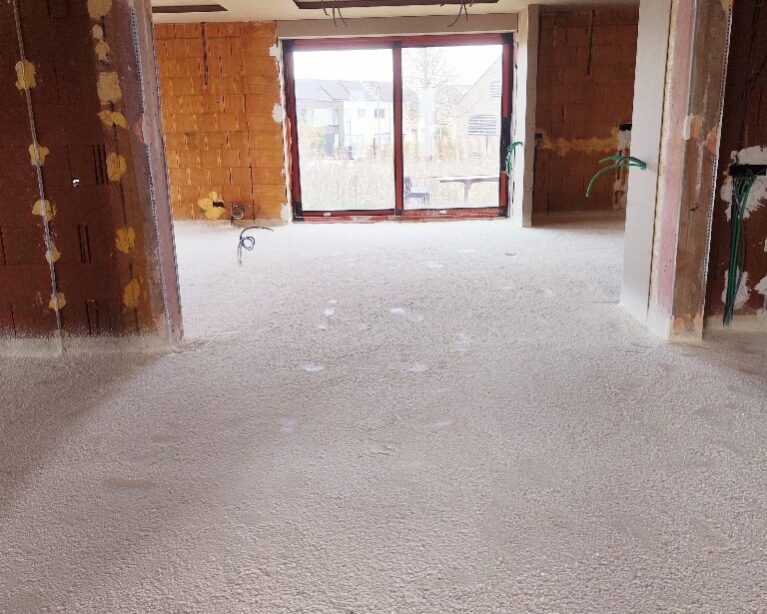Isolation du sol d'une habitation neuve à Zaventem, par mousse projetée