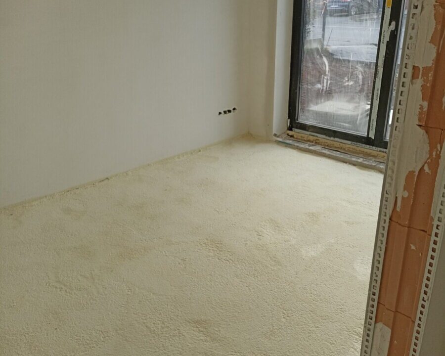 Isolation du sol d'une nouvelle construction par mousse polyuréthane haute densité HFO