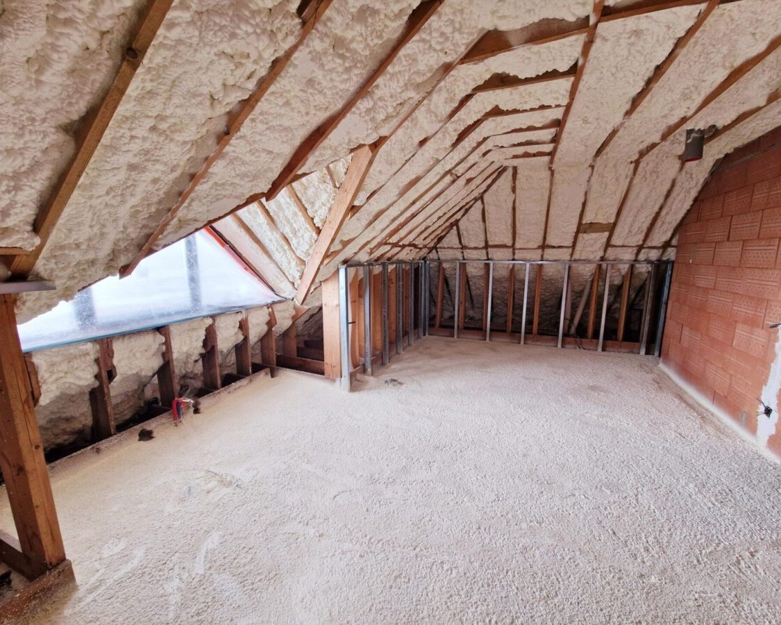 Isolation du sol et du plafond d'un grenier à Zaventem