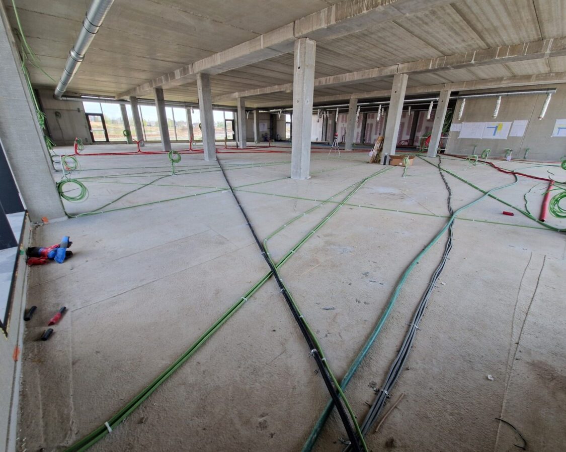 Travaux d’isolation du sol de la pharmacie Blairvacq en construction à Waremme