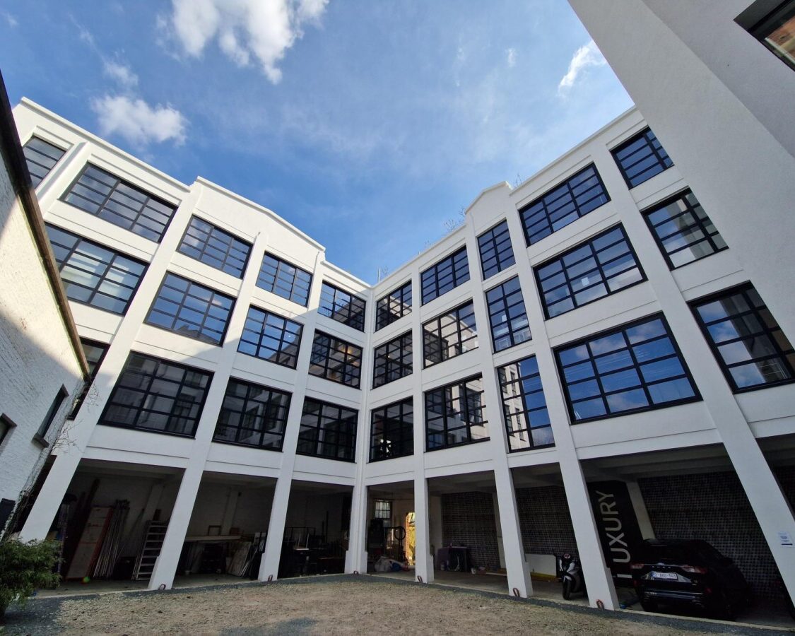 Travaux d’isolation des murs intérieurs d’un bâtiment de bureaux à Anvers