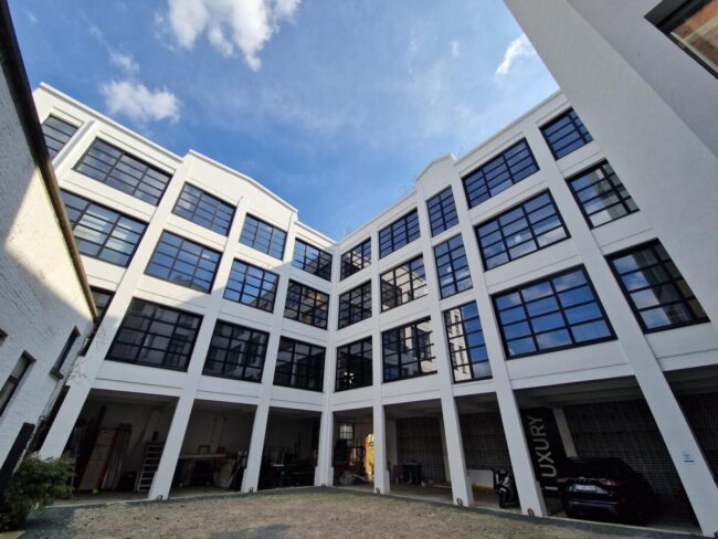 Travaux d’isolation des murs intérieurs d’un bâtiment de bureaux à Anvers