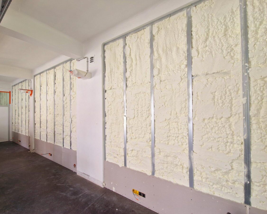 Intervention rapide et précise sur 400 m² de surface murale en milieu industriel