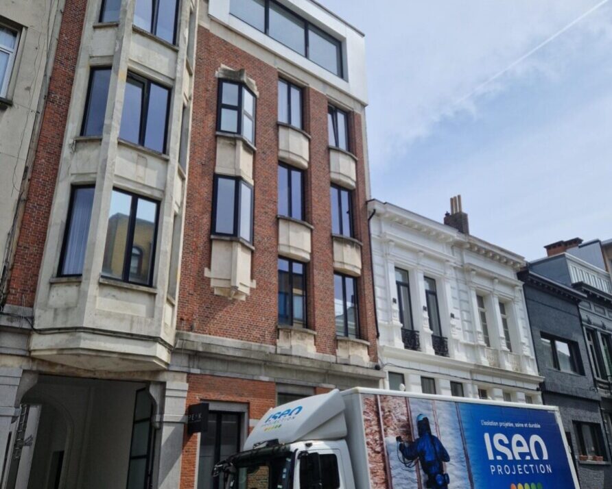 Isolation professionnelle des murs de bureaux avec mousse écologique à Anvers