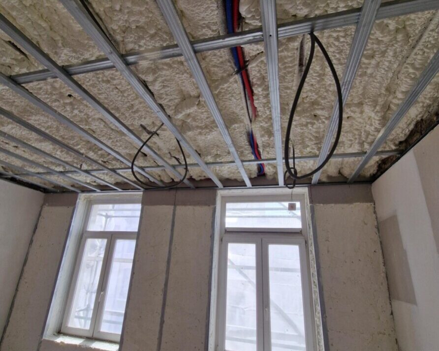 Traitement complet des parois intérieures avec mousse à haute performance thermique