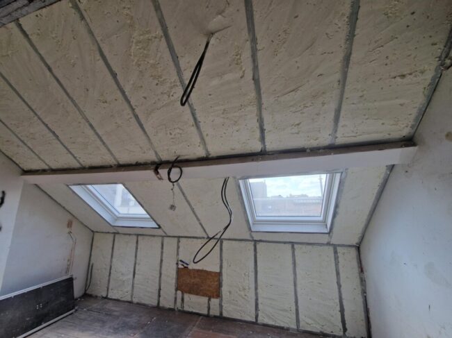 Travaux d’isolation thermique et acoustique dans une maison bruxelloise en rénovation