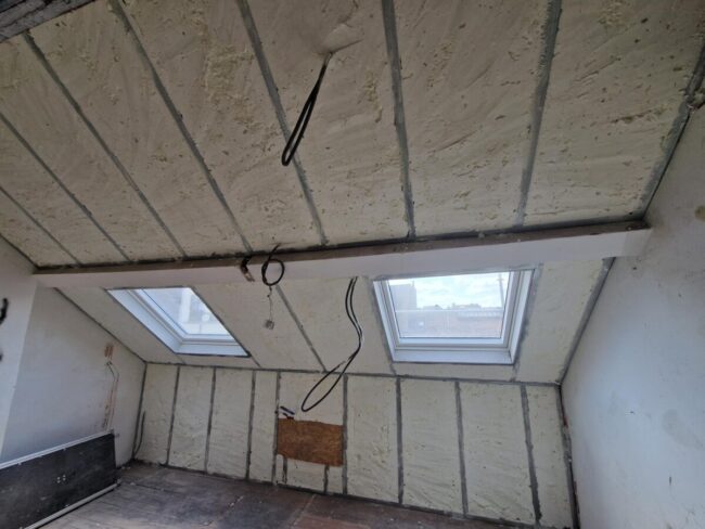 Travaux d’isolation thermique et acoustique dans une maison bruxelloise en rénovation