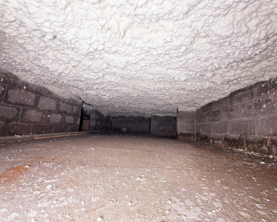 Isolation par mousse projetée du toit d'un vide sanitaire à Erps-Kwerps