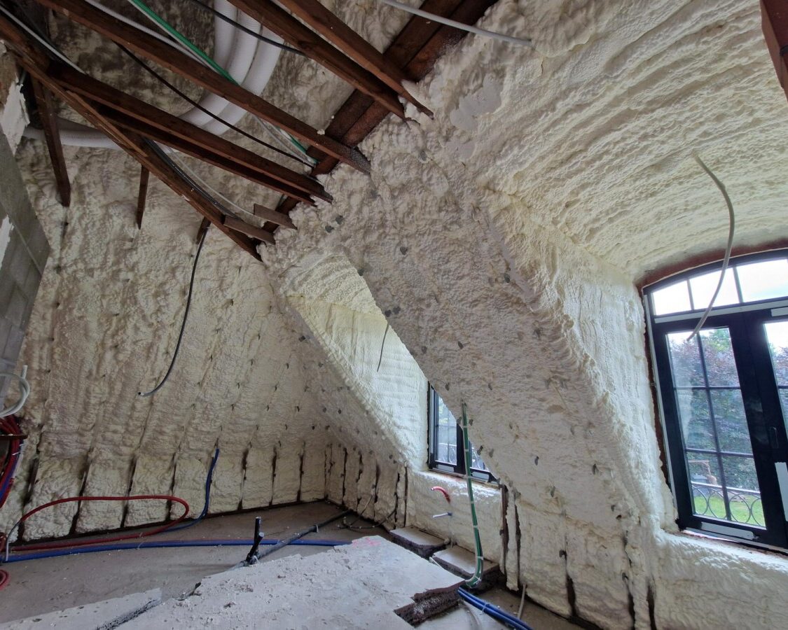 Isolation par mousse projetée de 50m2 de plafond à Wemmel