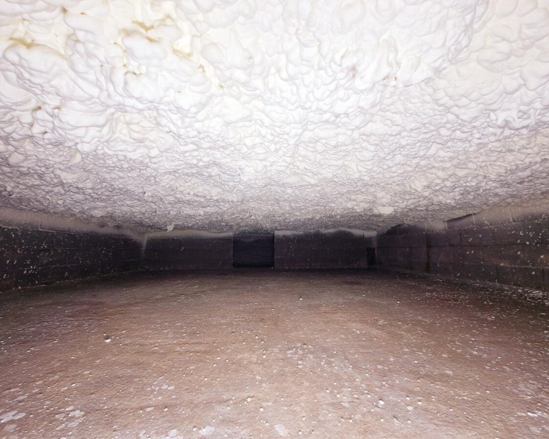 Isolation par mousse polyuréthane d'un vide sanitaire