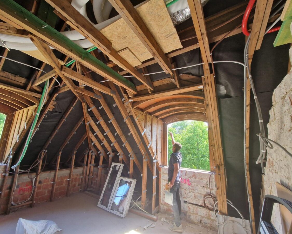 Chantier d'isolation d'un toit et d'un plafond à Wemmel