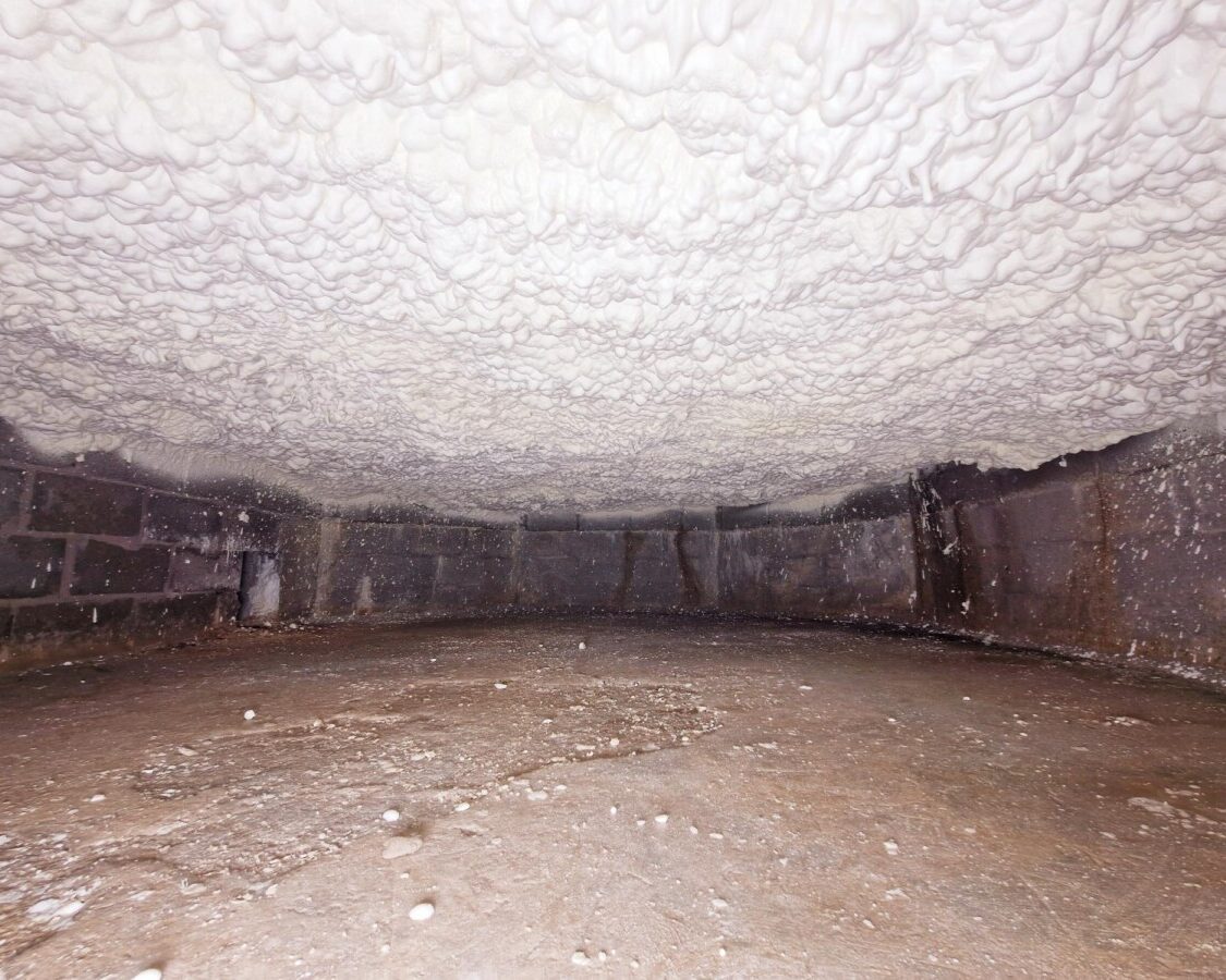 Isolation par mousse projetée d'un vide sanitaire