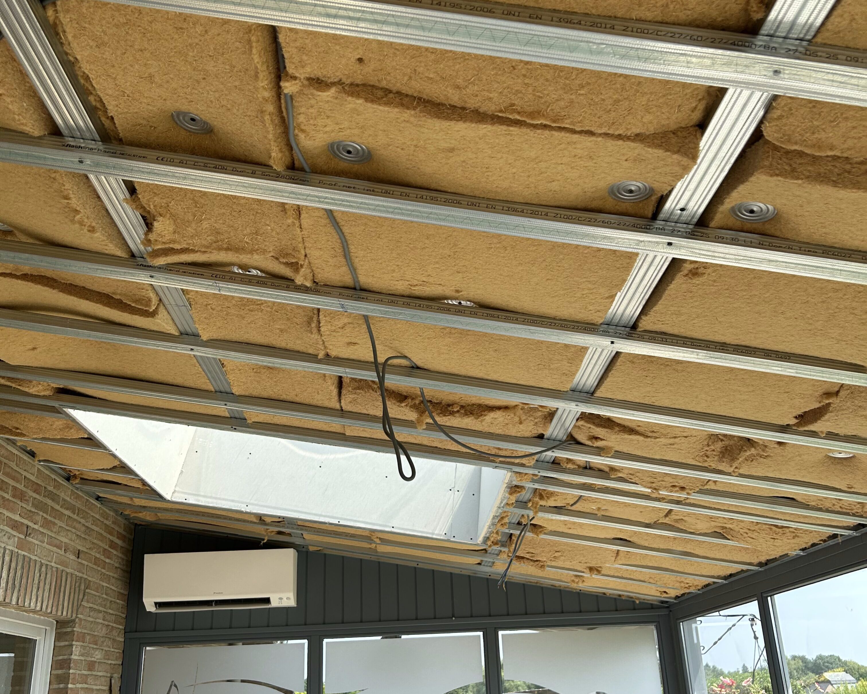 Isolation du toit d'une veranda à Nil